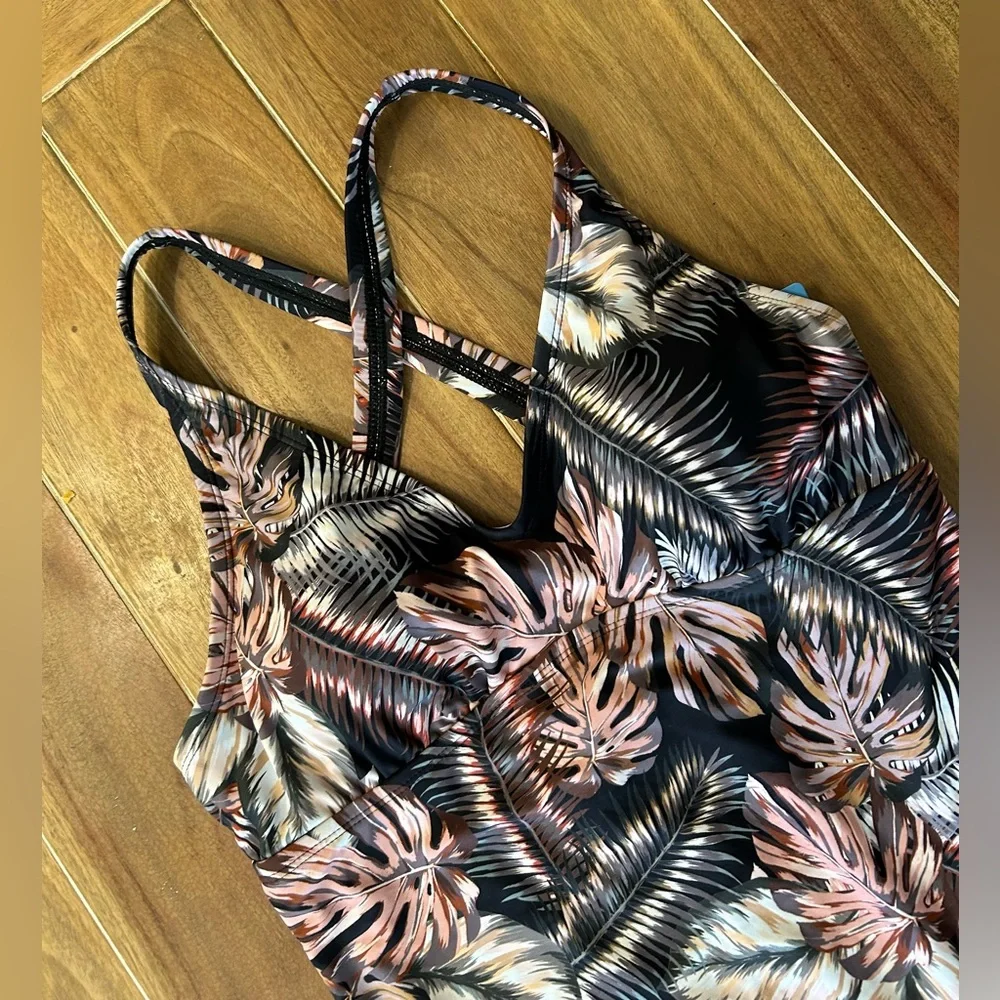 Hurley Tropical Print Women's Swimsuit.‎ Large. - Picture 3 of 5